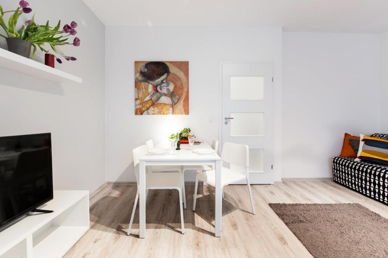 Project Comfort Apartament Dywizjonu 303 175/8 Warszawaアパートメント エクステリア 写真