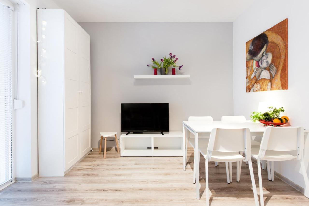 Project Comfort Apartament Dywizjonu 303 175/8 Warszawaアパートメント エクステリア 写真