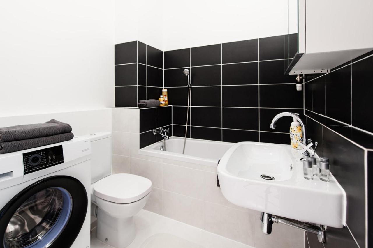 Project Comfort Apartament Dywizjonu 303 175/8 Warszawaアパートメント エクステリア 写真